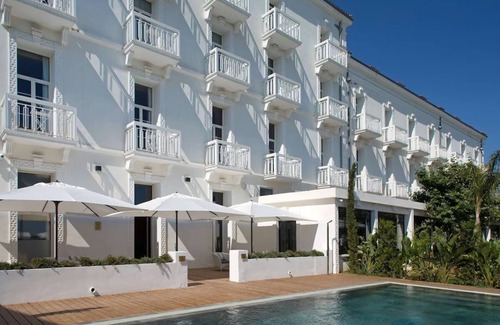Les Sablettes Casa | La Seyne-sur-Mer Stay: Exquisite Spa & Panoramic Ocean View, Swimming Pool!