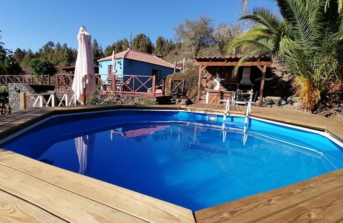 Tijarafe Cabaña | La Somadita Tinizara, casa canaria íntima y con vistas al mar y la montaña.