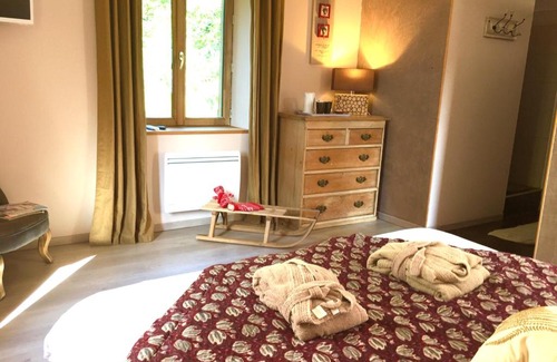 Saint-Pierre-la-Palud Cama Y Desayuno | La Source Dorée
