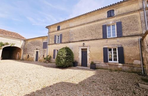 Saint-Simeux Casa | La spacieuse maison des miots