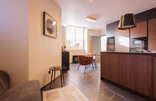 Centre-ville Apartamento | La suite du 21 - jacuzzi - sauna - centre ville