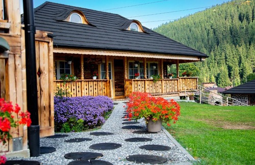 Iacobeni Casa | La Tarani