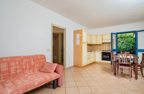 Monte Petrosu Apartamento | La Tartaruga three-room apartment sleeps 6 in facility with swimming pool