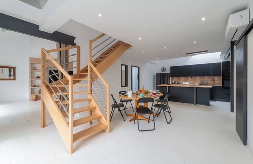 Laval Casa | La Terrasse - Wifi - Parking - Clim