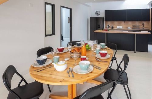 Laval Casa | La Terrasse - Wifi - Parking - Clim