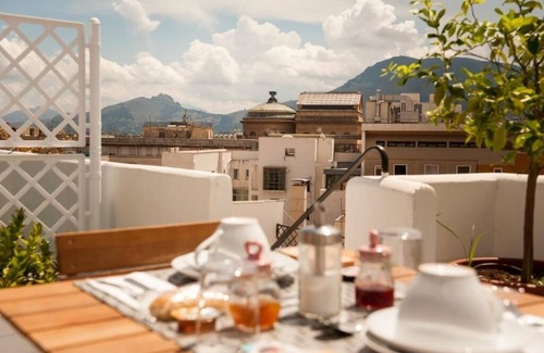 Palermo Casa | La Terrazza su Palermo : Camera Matrimoniale Deluxe con Vasca
