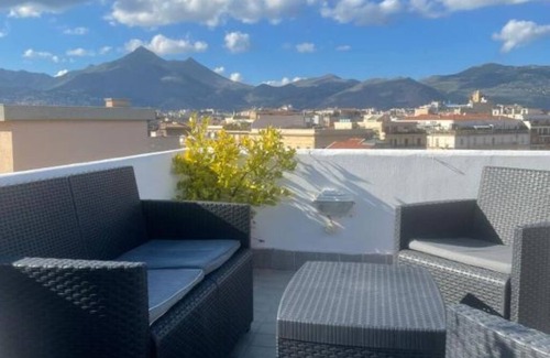 Palermo Casa | La Terrazza su Palermo : Camera Matrimoniale Deluxe con Vasca