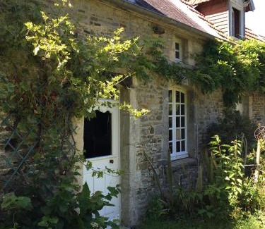 Surville Casa | La Tireliere, longère bord de mer avec jardin