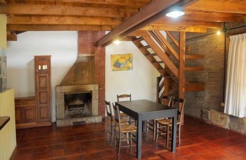 Mina Clavero Chalet De Esquí | LA TOMA Complejo de Montaña - Cabañas y Habitaciones en Hosteria