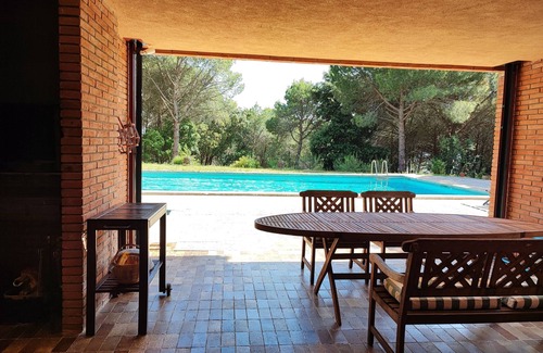Canoves Villa | La Torre de La Garriga, a 30 minutos de Barcelona. Villa con piscina y barbacoa.