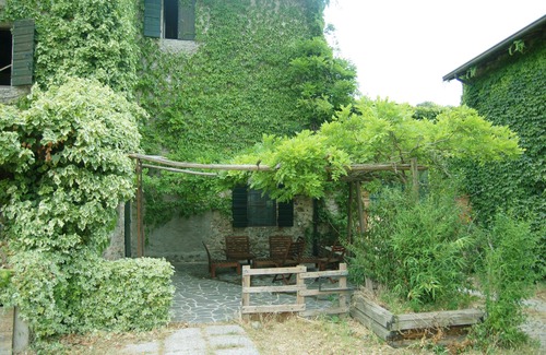 Valeggio sul Mincio Casa | La Torretta: cerca de Peschiera del Garda, rodeado de vegetación, tranquilo
