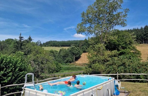 Saint-Genes-la-Tourette Casa | La Tourette, 3 bedroom house with private pool and nearby swimming lake.