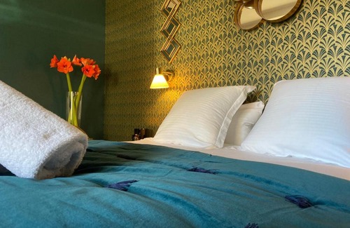 Romans-sur-Isere Cama Y Desayuno | LA TOUR YVELINE
