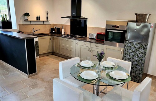 Castelnaud-la-Chapelle Casa | La Trilogie D'or - 5 BD retreat in Dordogne's Golden Triangle with heated pool