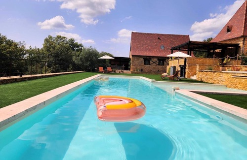 Castelnaud-la-Chapelle Casa | La Trilogie D'or - 5 BD retreat in Dordogne's Golden Triangle with heated pool