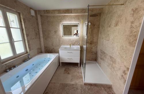 Alette Apartamento | la vallée du paradis studio avec balnéothérapie en campagne