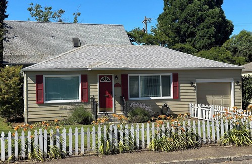 Springfield Casa | La Via Nueva -Modern, Peaceful Home Near UO & Hayward Field