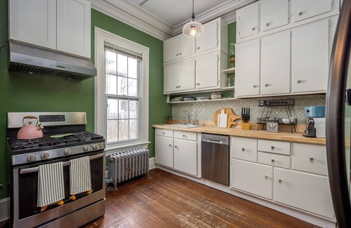 Warwick Casa | La Victoria 5-bedroom estate in the heart of Warwick, an Hour away from NYC