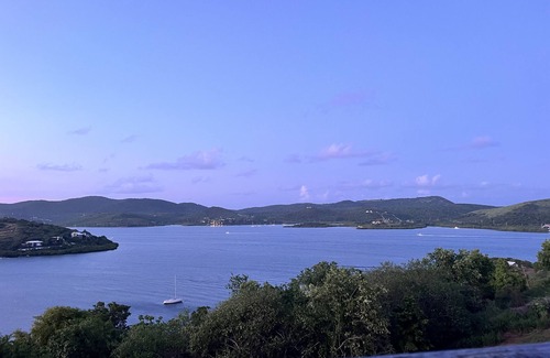 Playa Sardinas II Apartamento | La Vida en Culebra - Hermoso y cómodo apartamento con vista a la bahia.