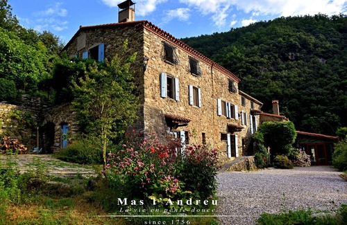 Corsavy Casa | La Vie en Pente Douce - Gîte Wilfred le Velu*** - hidden in the heart of nature