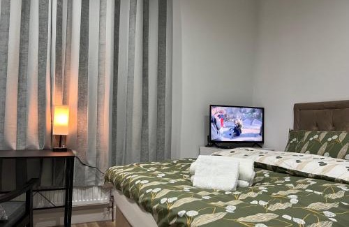 Ealing Apartamento | La Vie - Entire Apartment - Next to Central District Elizabeth line Tube Station - Near Central London & Wembley