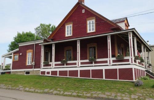 Mauricie Casa | la vieille Maison Rouge