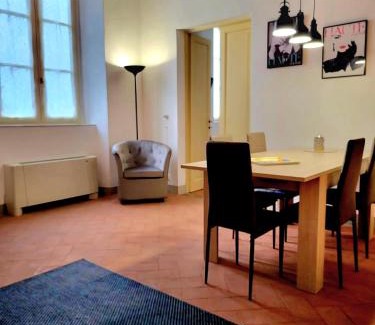 Livorno Apartamento | LA VILLA APARTMENTS - Convenient for Sardinia and Corsica - 4-5 beds -Private Parking included with Camera