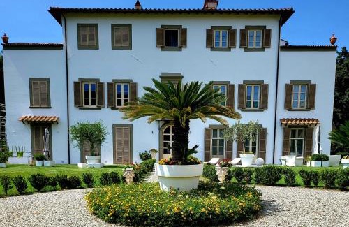 Livorno Apartamento | LA VILLA APARTMENTS - Convenient for Sardinia and Corsica - 4 beds - Private Parking included with Camera