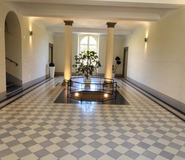 Livorno Apartamento | LA VILLA APARTMENTS - Convenient for Sardinia and Corsica - 4 beds - Private Parking included with Camera