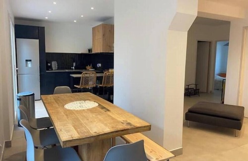 Perpignan Casa | La villa au palmier - 10bed, 2bath, roof terrace