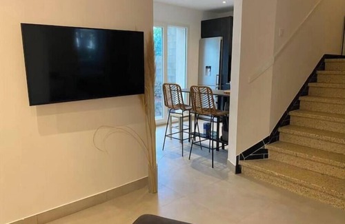 Perpignan Casa | La villa au palmier - 10bed, 2bath, roof terrace