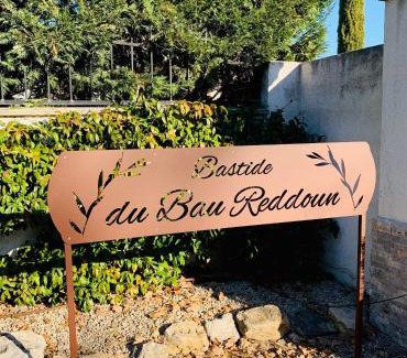 Callian Casa | La villa du Bau Reddoun ,piscine ,jardin , jolie vue sur Callian, calme et serenite