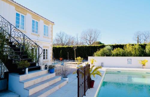 Callian Casa | La villa du Bau Reddoun ,piscine ,jardin , jolie vue sur Callian, calme et serenite