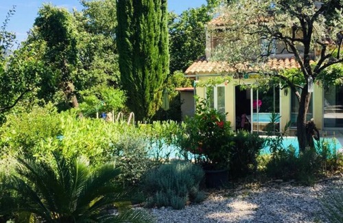 Mirabel-aux-Baronnies Casa | La villa Flora - bed and breakfast - Nyons