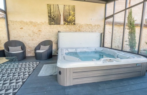 Saint-Nom-la-Breteche Casa | La Villa Estrella - Piscine Chauffée et Jacuzzi