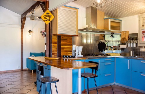 Sainte-Rose Villa | La Villa Holiday, sleeps 10, pool, patio, bar, terrace