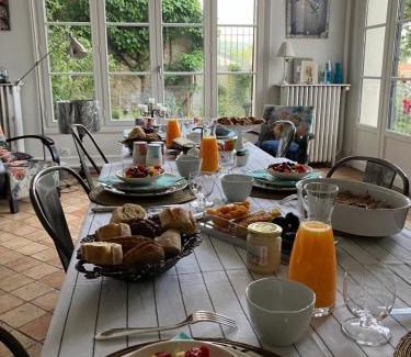 Lavacourt Cama Y Desayuno | La Villa Lauvray