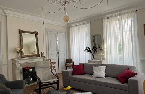 Aubusson Apartamento | LA VILLA LOUANA 1 apartment 160 square meters, sobriety and elegance, 6 Adults