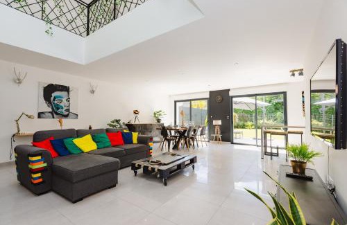 Orgeres Casa | La Villa Pop & Steel - maison avec 4 chambres