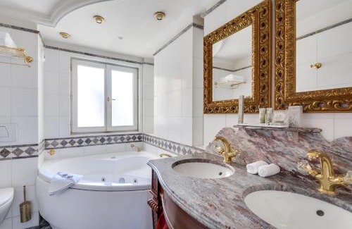 Pigalle Hotel | La Villa Royale