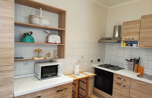 Acquaviva Cabaña | LA VINOVA Ancient House Walking Distance - A/C, Private Patio & Panorama