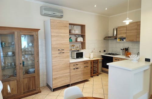 Acquaviva Cabaña | LA VINOVA Ancient House Walking Distance - A/C, Private Patio & Panorama
