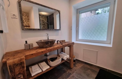 Saint-Chamond Cama Y Desayuno | La Voûte du Pilat: cosy, natural rooms, SPA and massages near Lyon