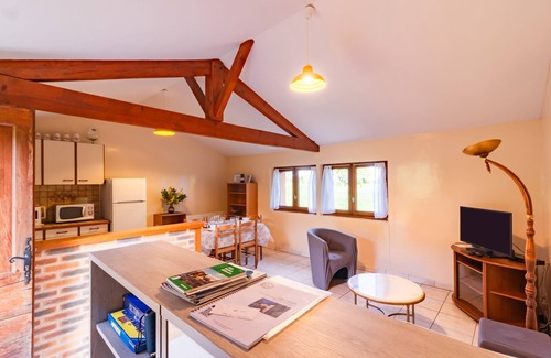 Saint-Perdoux Casa | Gîte La Vue Verdoyante - ideal for 2 adults & 2 children - 9 km from Figeac