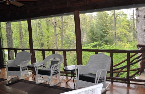 Saluda Casa | Unplug, Enjoy This Appalachia Area Retreat