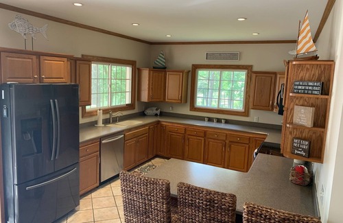 Henrico Casa | SAVE 1k - Jun28-JUL5 - 3 Living spaces w/3 full Kitchens & a sandy beach