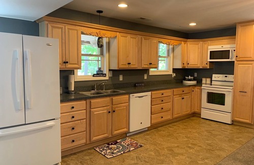 Henrico Casa | SAVE 1k - Jun28-JUL5 - 3 Living spaces w/3 full Kitchens & a sandy beach