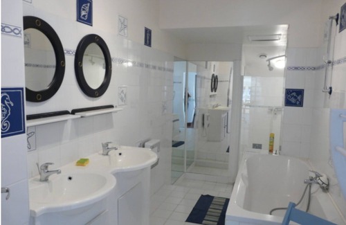 Vielle-Saint-Girons Villa | Lac à Pieds-proche Océan- Avec Piscine et Tennis Privés-