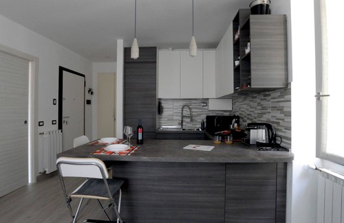 Carate Urio Casa | LaCasetta Como Lakeview Terrace renovado apto.