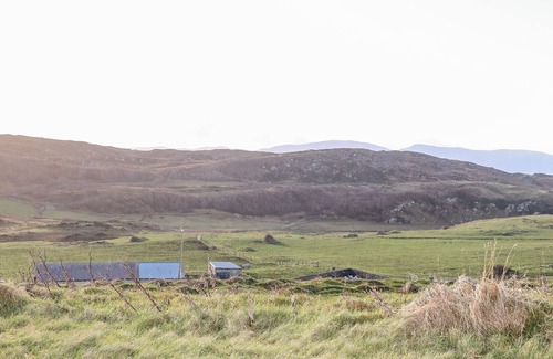 Naran Cabaña | LACKAGHMORE COTTAGE, pet friendly in Portnoo, County Donegal